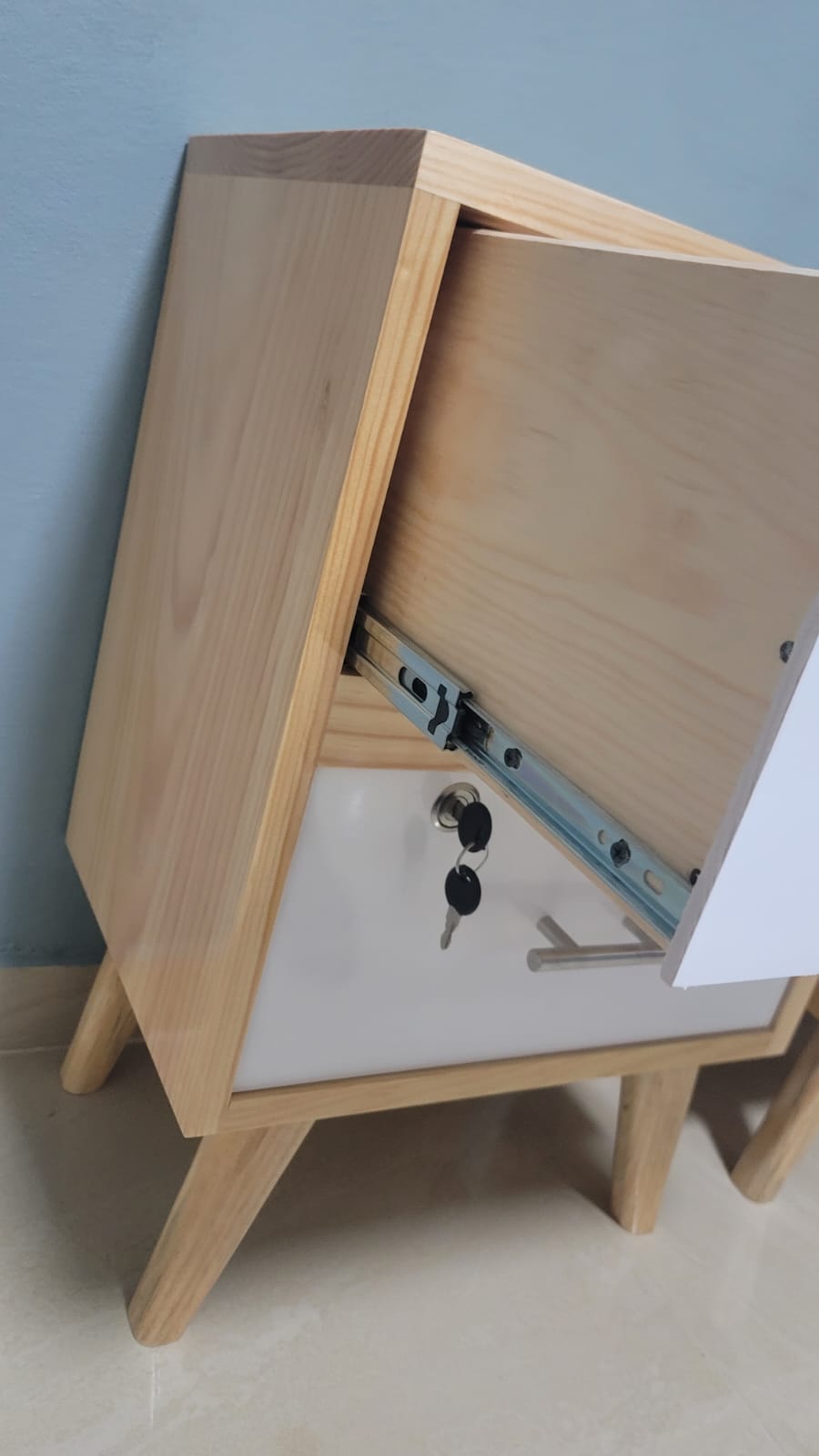 Mesita de noche de madera maciza Mollina CL